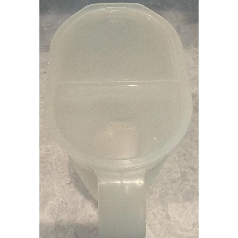 Tupperware Vintage 1 Quart Pitcher